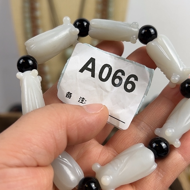 茶***宝和田玉（糖玉）未镶嵌颈饰