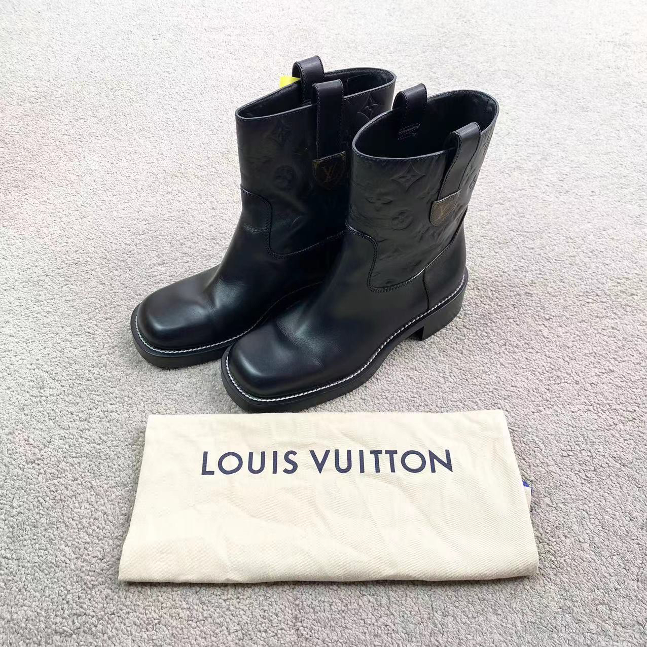 95新 LouisVuitton/路易威登  aa一三二零 老花浮雕中筒靴 37码 