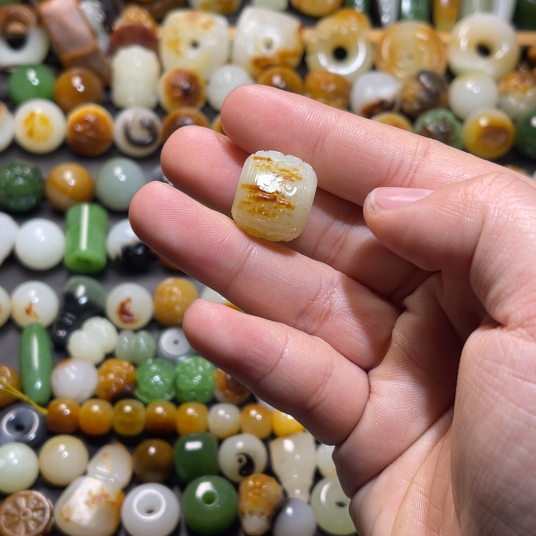 和田玉配饰未镶嵌容****?