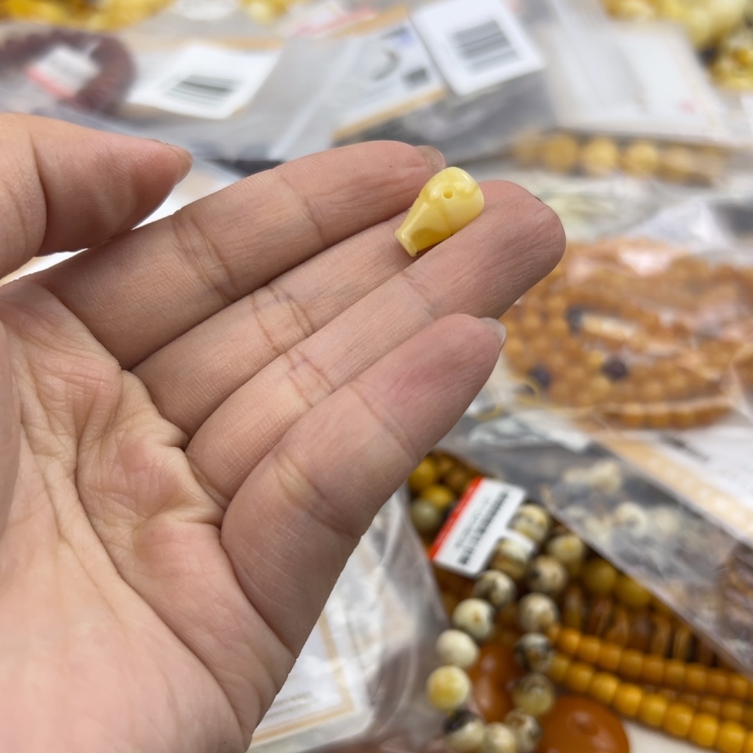 琥珀珠宝奇石未镶嵌