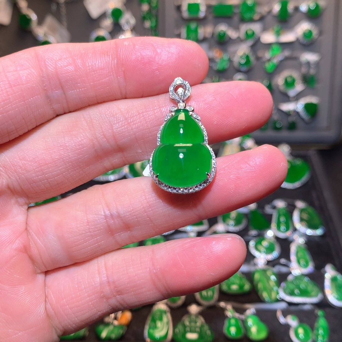 翡翠吊坠(赠链)18K金镶嵌天然翡翠