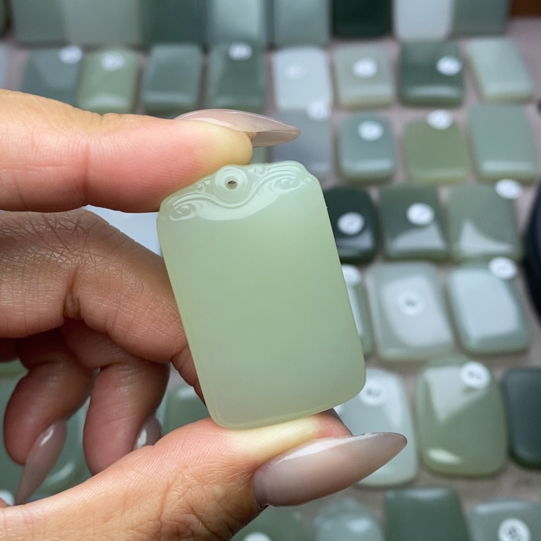 快***肆和田玉未镶嵌颈饰