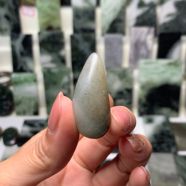 独山玉颈饰未镶嵌