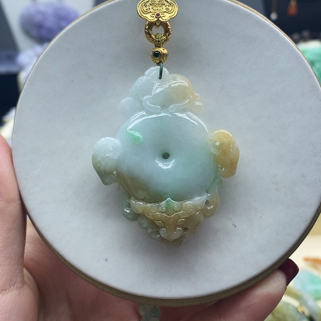翡翠未镶嵌吊坠(赠链)