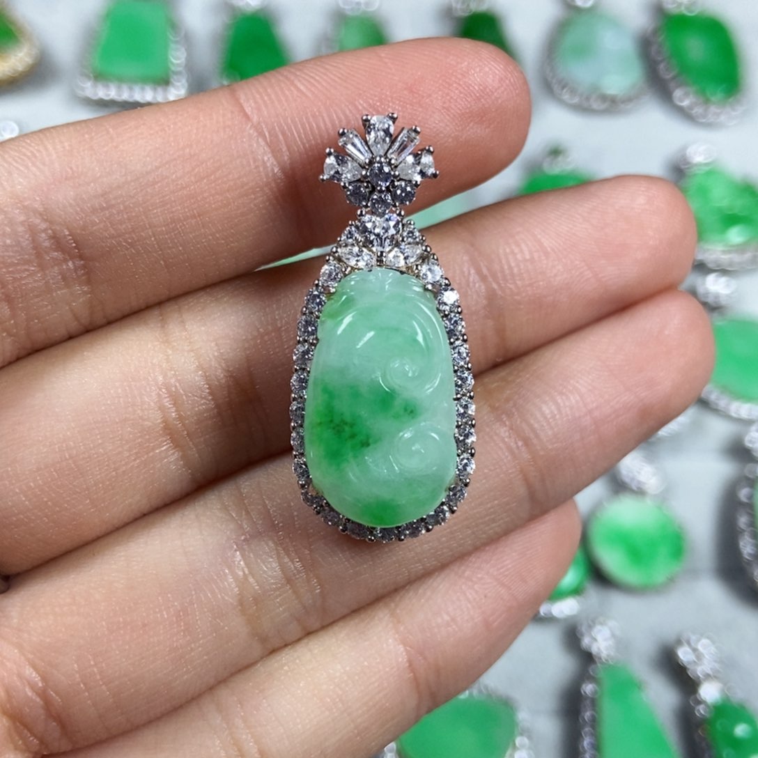 颈饰未镶嵌翡翠如意