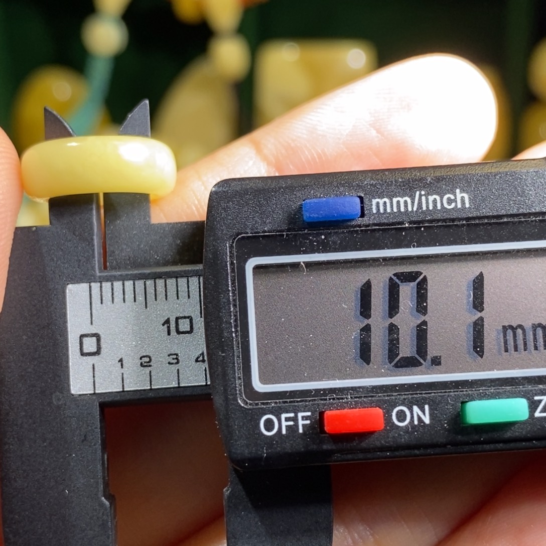 蜜蜡未镶嵌裸石配饰