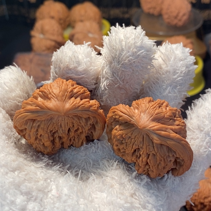 文玩核桃吊坠43.5虎头蛇王