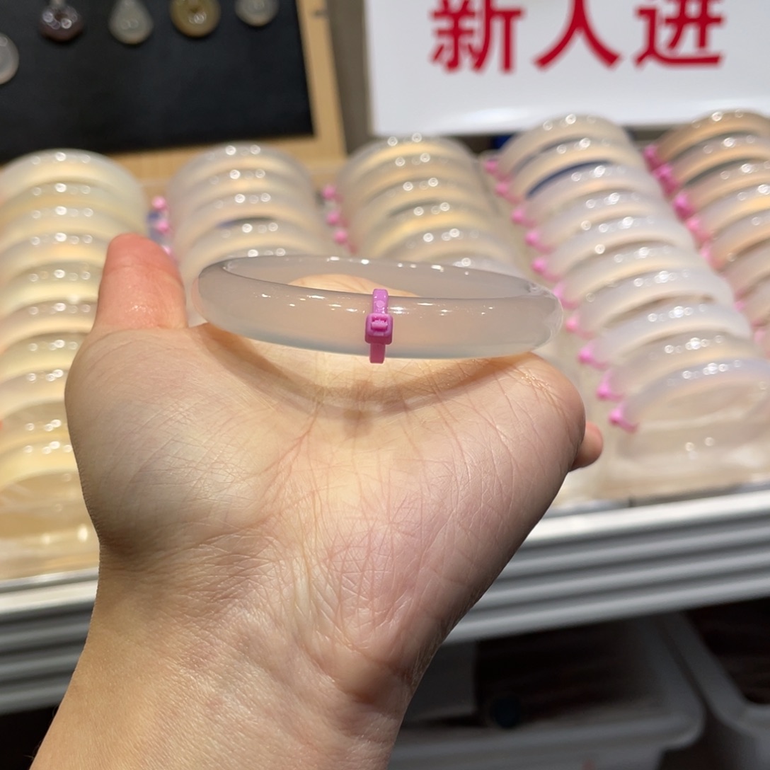 琦****玛瑙/玉髓未镶嵌手镯@定向荔枝冻@【59】