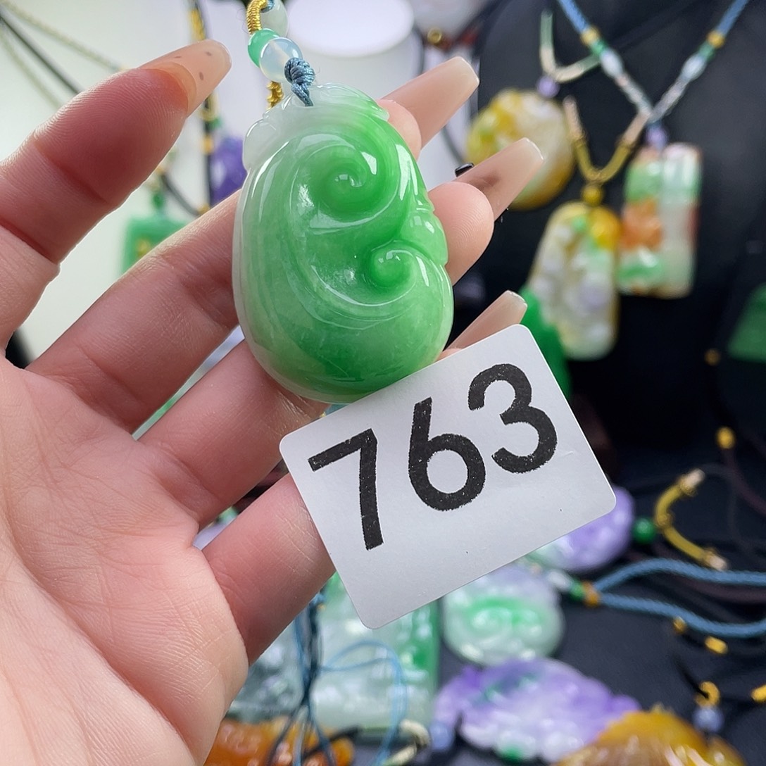 翡翠未镶嵌吊坠(赠链)