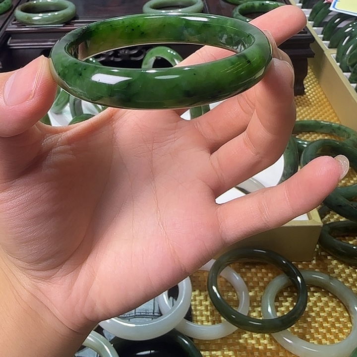 未镶嵌手镯和田玉（碧玉）