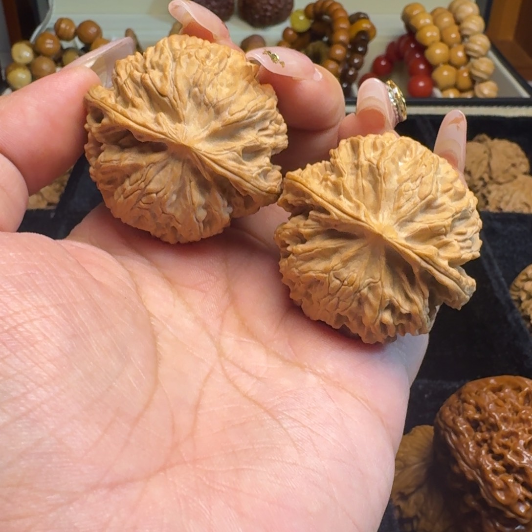 文玩核桃吊坠苹果