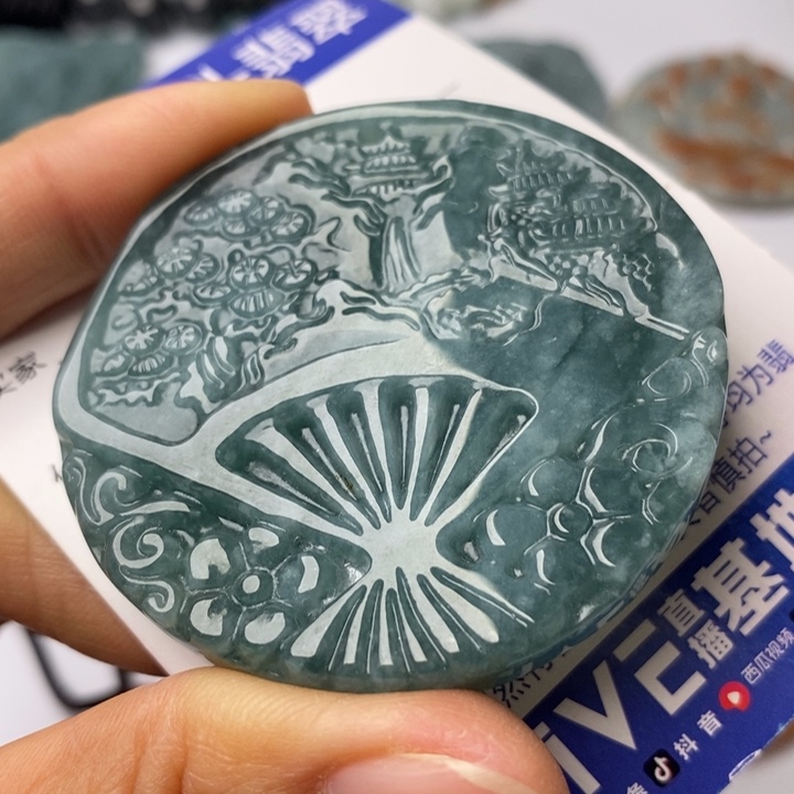 翡翠颈饰未镶嵌翡翠