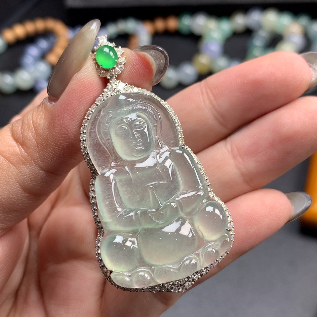 翡翠颈饰18K金镶嵌观音