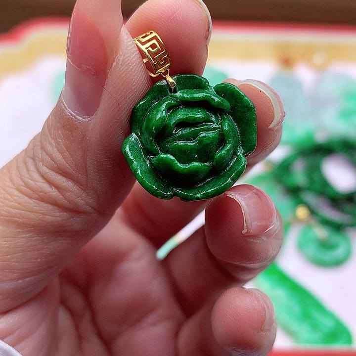 翡翠颈饰18K金镶嵌翡翠