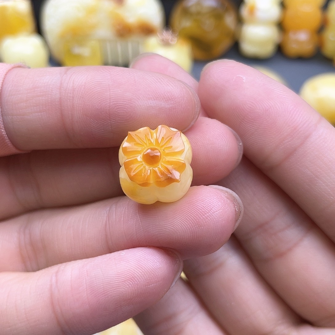 琥珀裸石未镶嵌蜜蜡