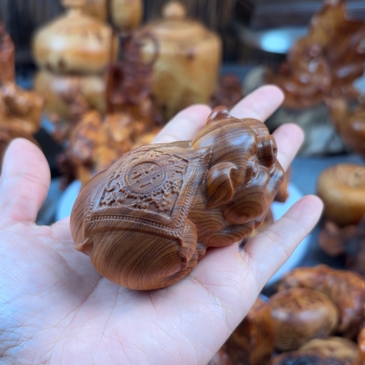 东***红太行崖柏手把件的设计和制作