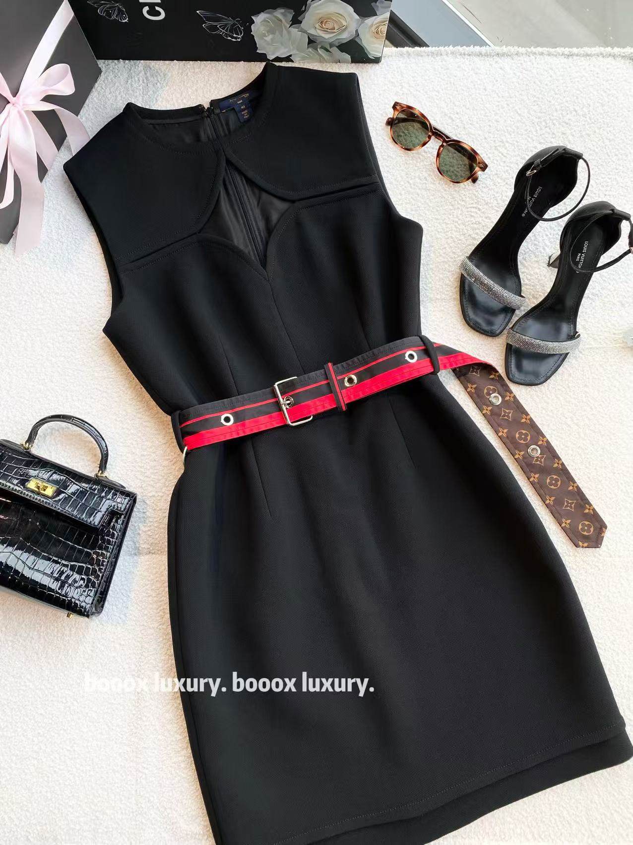 99新 LouisVuitton/路易威登 dd0009 黑色腰带满印老花连衣裙40码