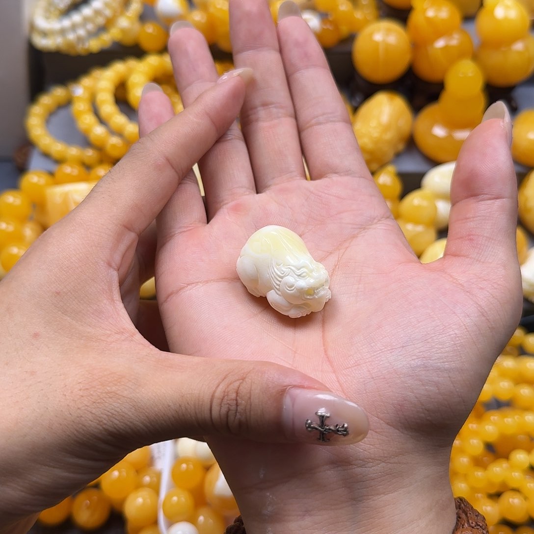 未镶嵌琥珀珠宝奇石貔貅