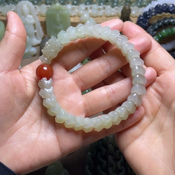 等***起和田玉未镶嵌颈饰