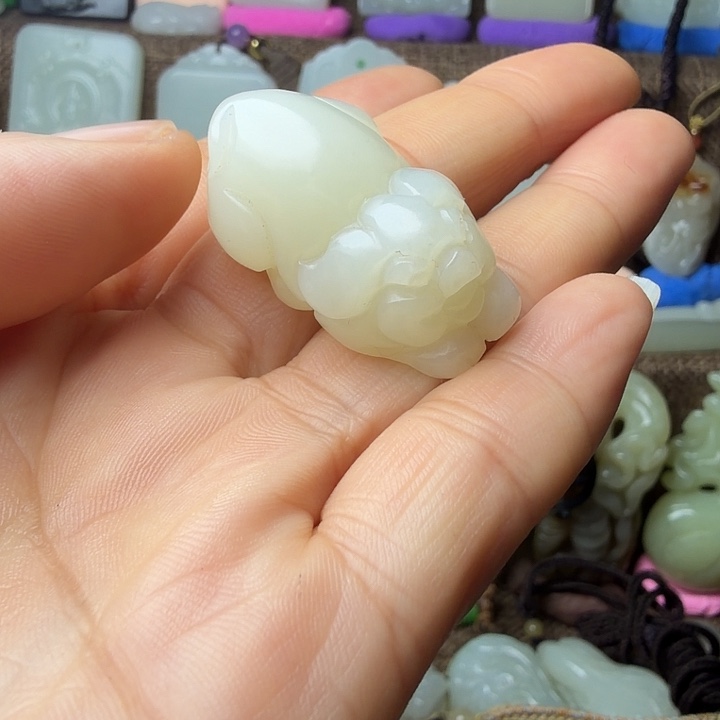 地***哥和田玉（糖玉）未镶嵌挂件