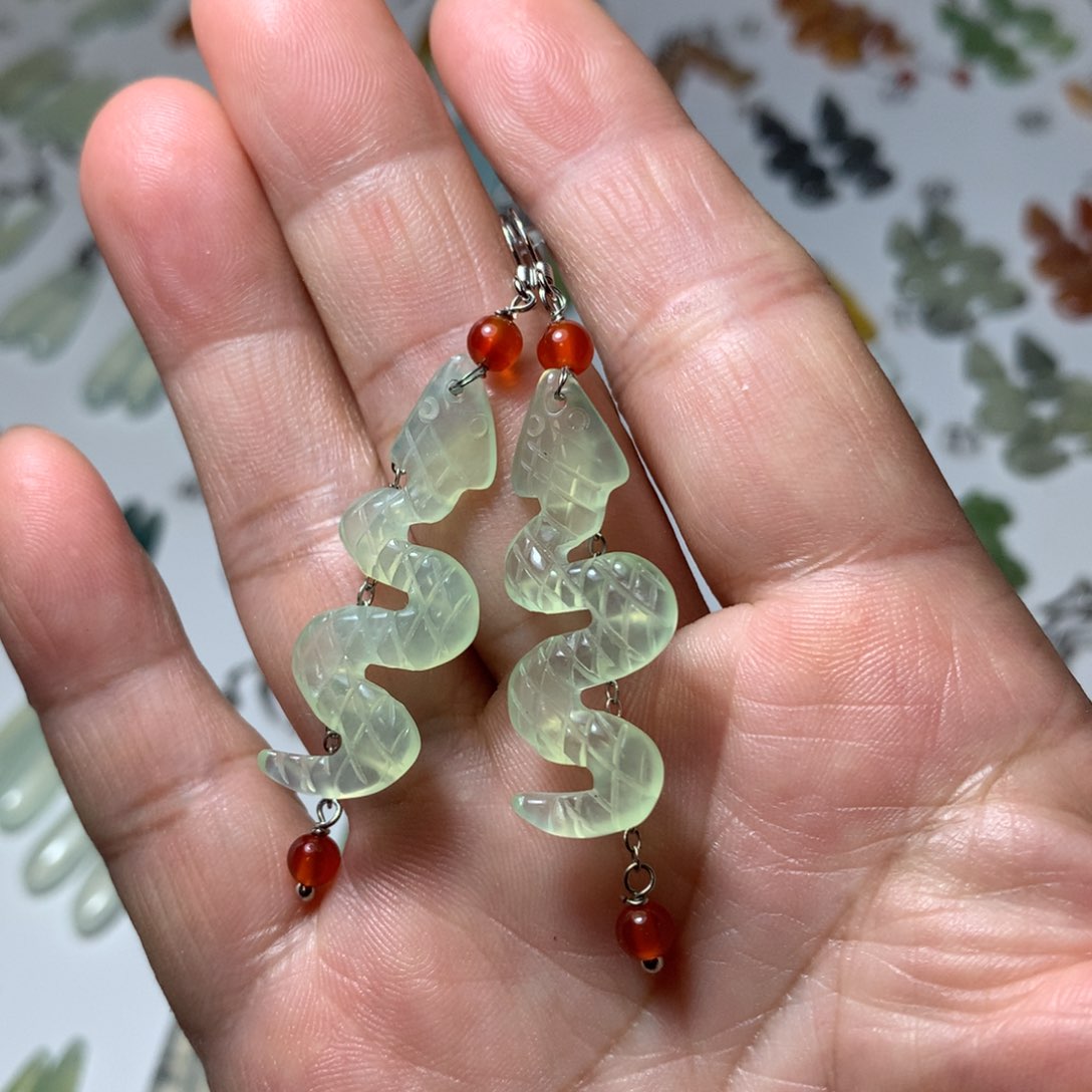 蛇纹石玉耳环未镶嵌