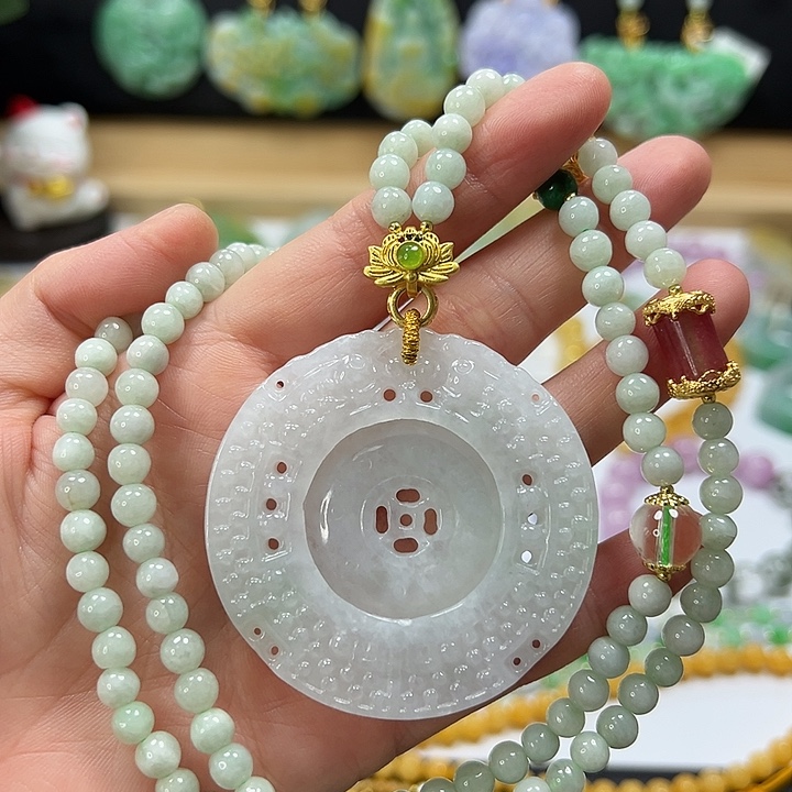 翡翠未镶嵌颈饰吊坠