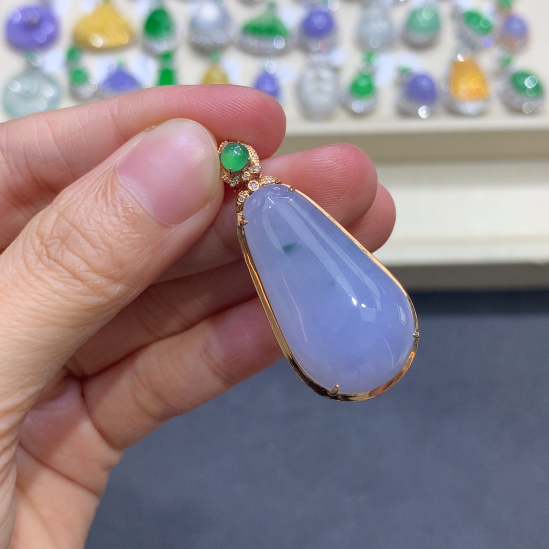 翡翠18K金镶嵌颈饰翡翠