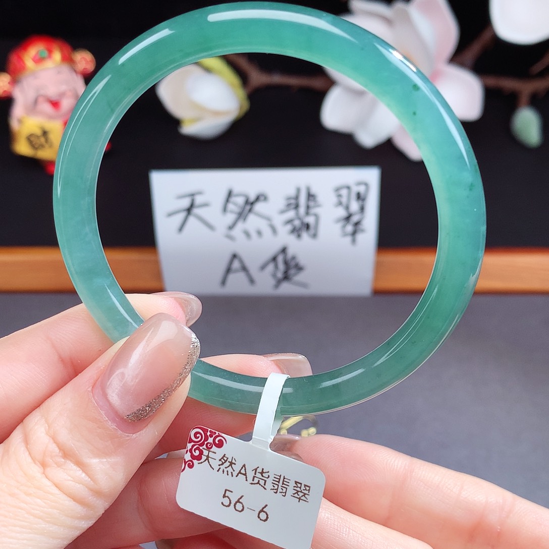翡翠手镯（圆镯）未镶嵌