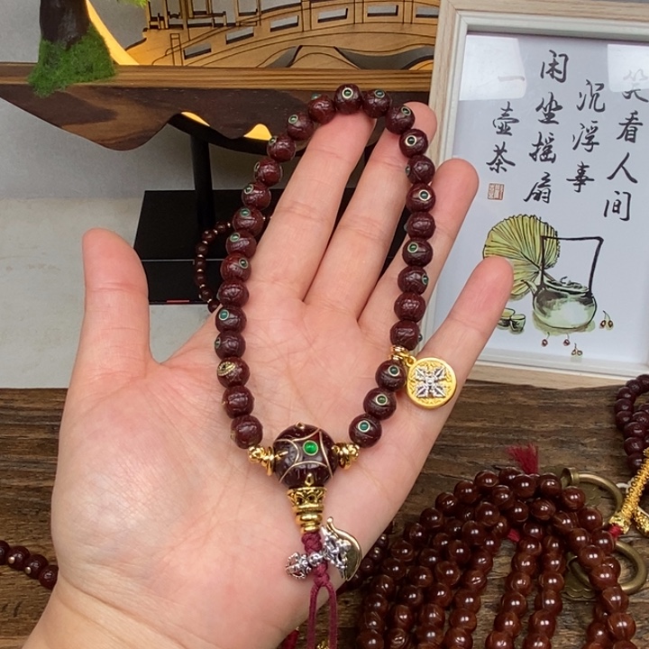 凤眼菩提吊坠8.5 绿宝 手持