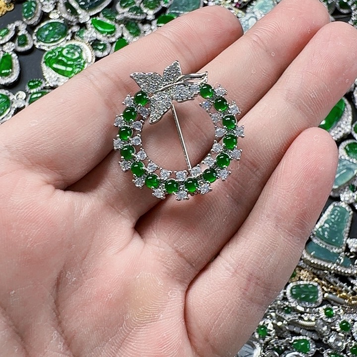 翡翠颈饰未镶嵌天然A货翡翠放漏