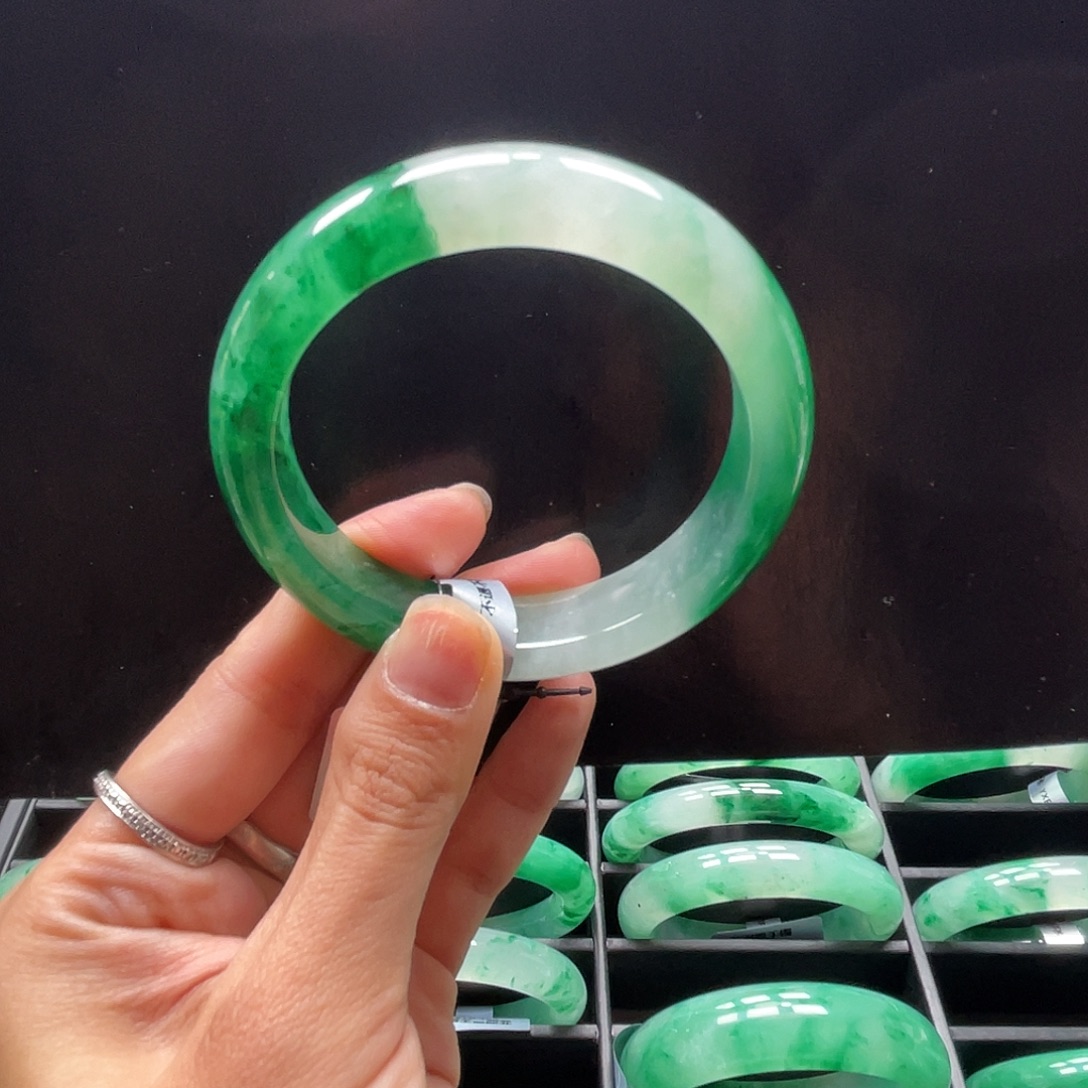 石英质玉（非洲翠）未镶嵌手镯