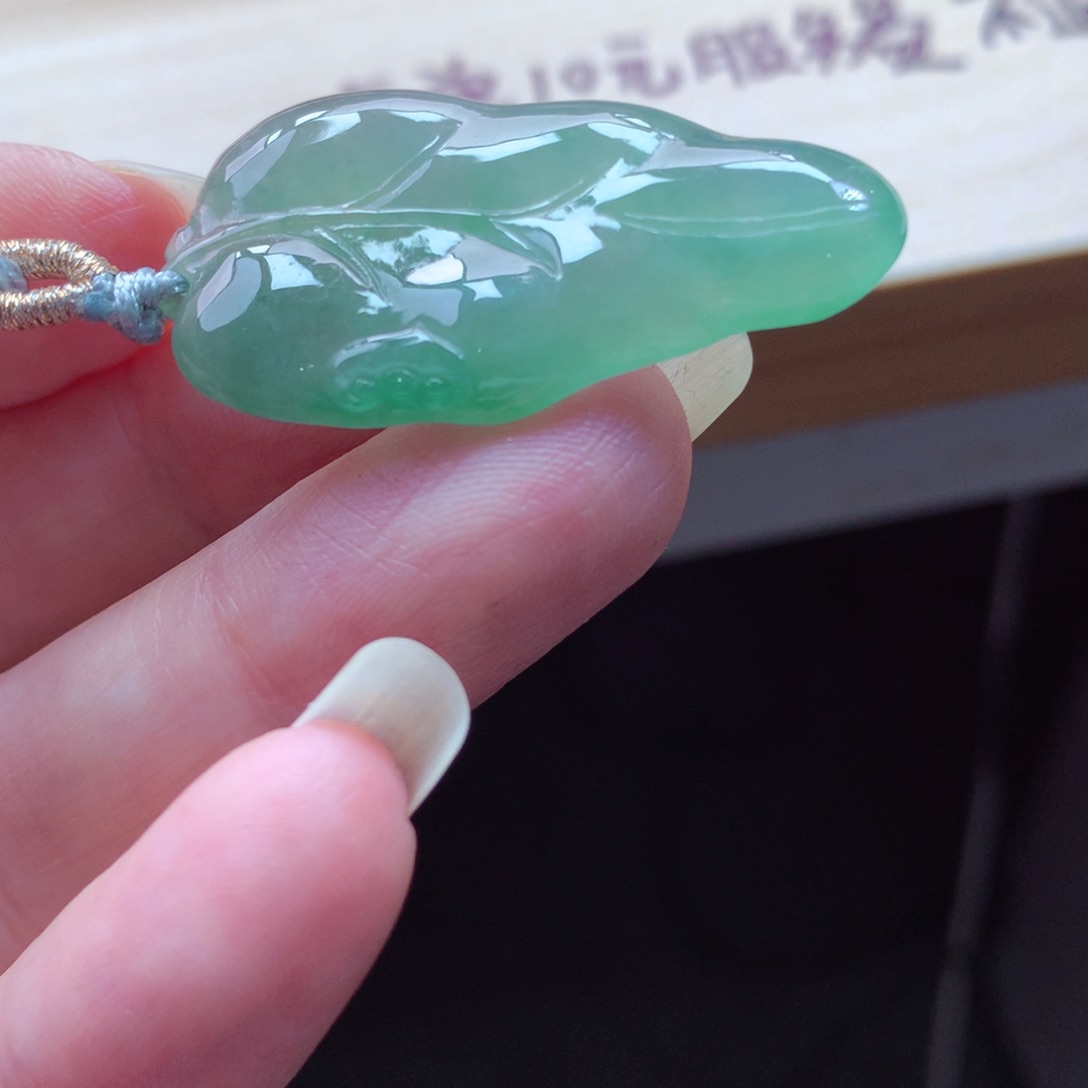 翡翠颈饰未镶嵌吊坠