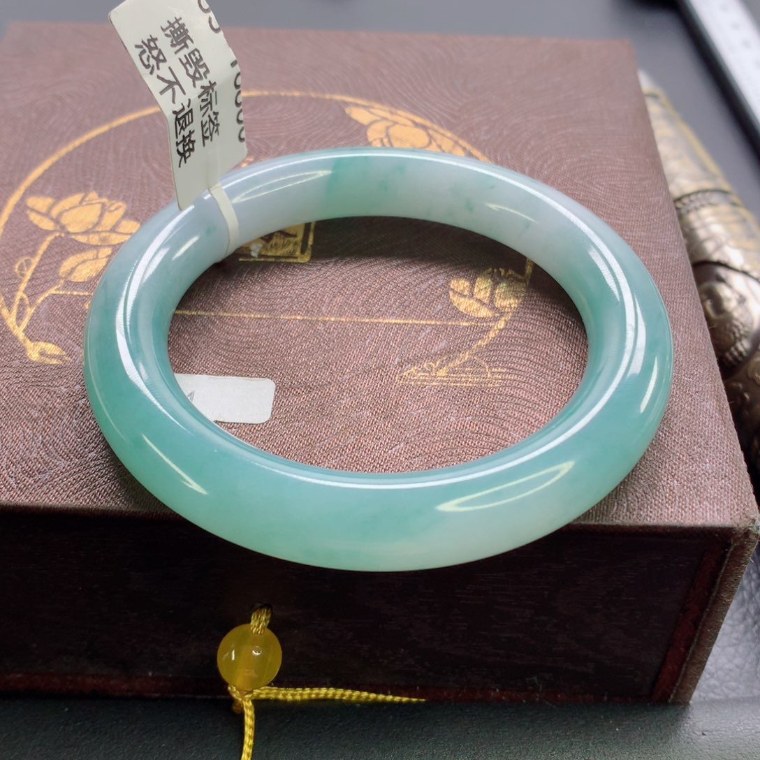 翡翠手镯未镶嵌小****多翡翠手镯