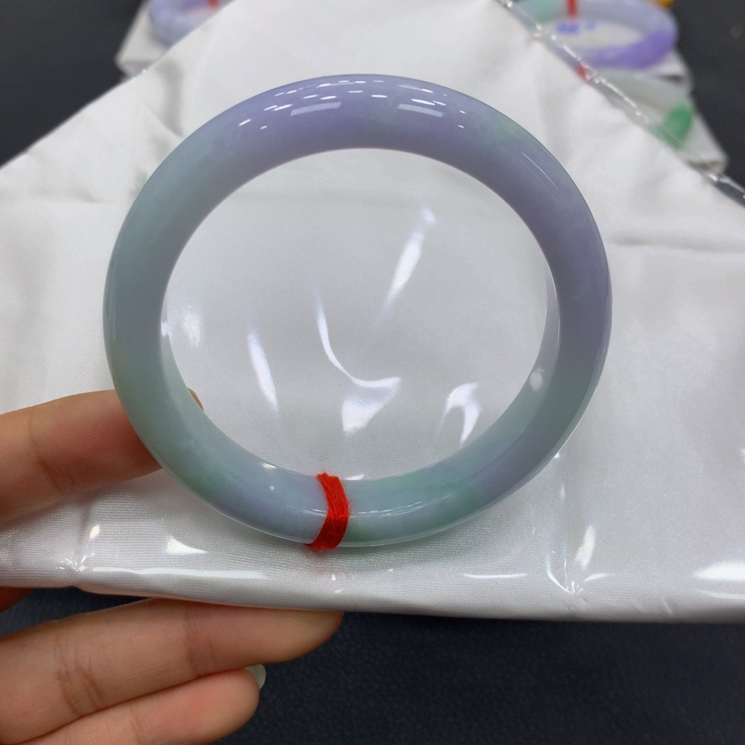 翡翠手镯未镶嵌翡翠