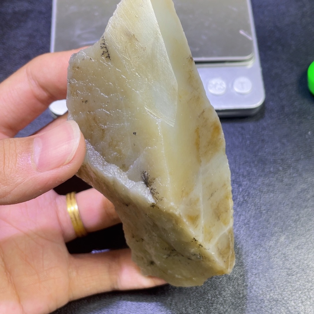 未镶嵌和田玉（糖玉）珠宝半成品
