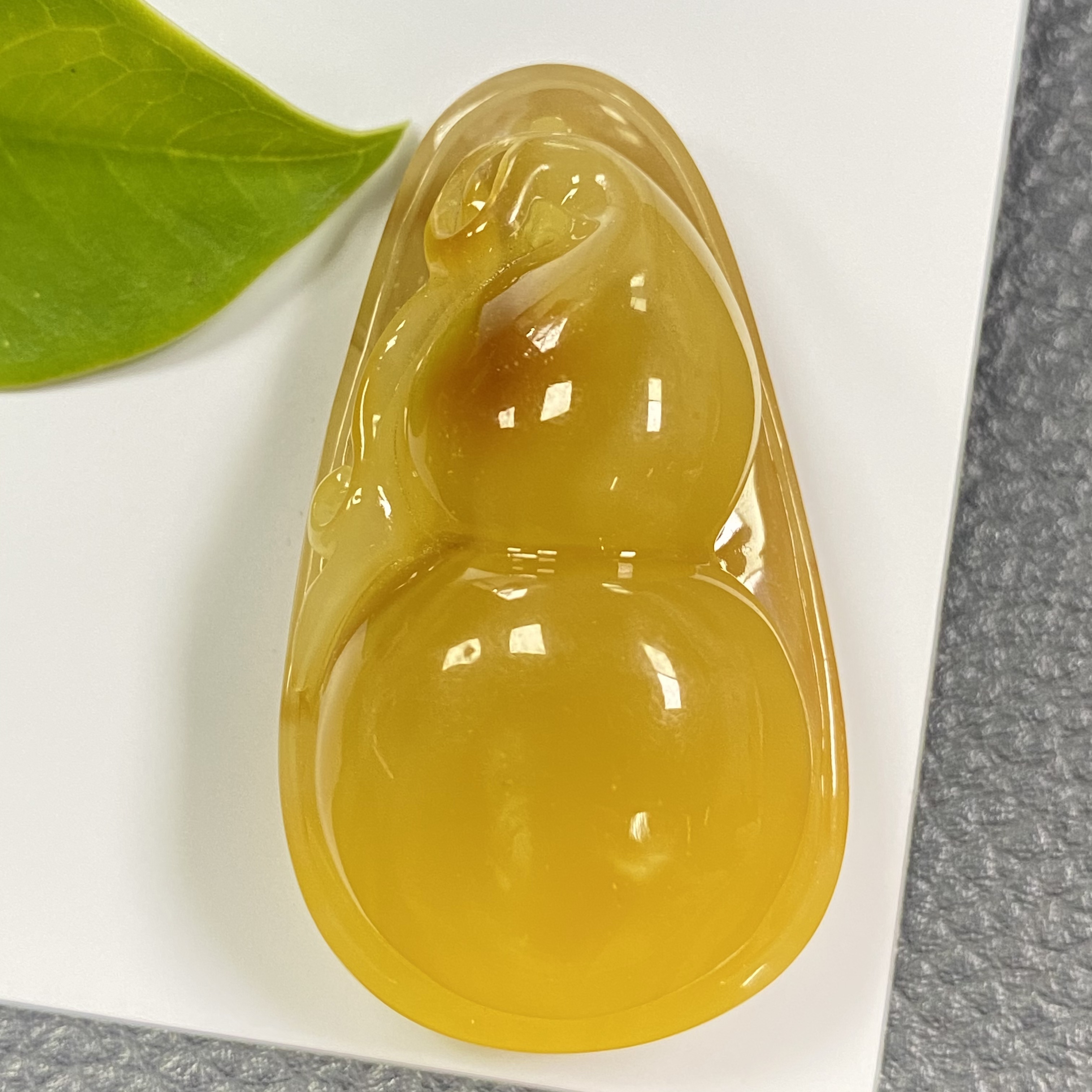 「戴琴珠宝」Z839-蜜蜡雕刻件吊坠（多样性发其一）