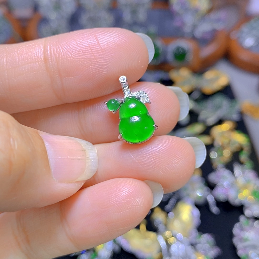 翡翠颈饰银S925镶嵌天然翡翠