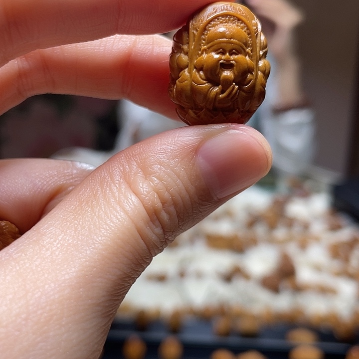橄榄核吊坠八方来财