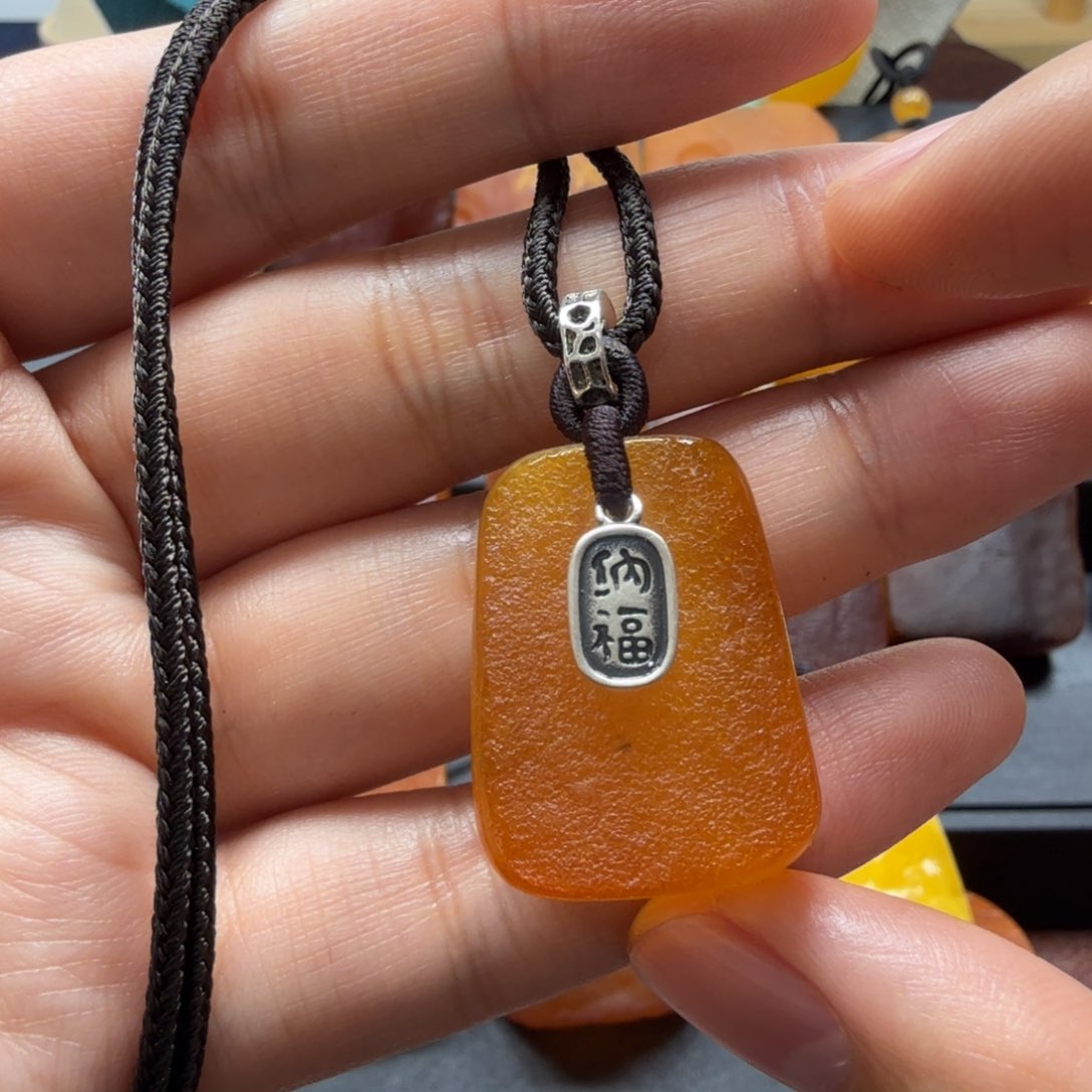 琥珀吊坠(赠链)未镶嵌