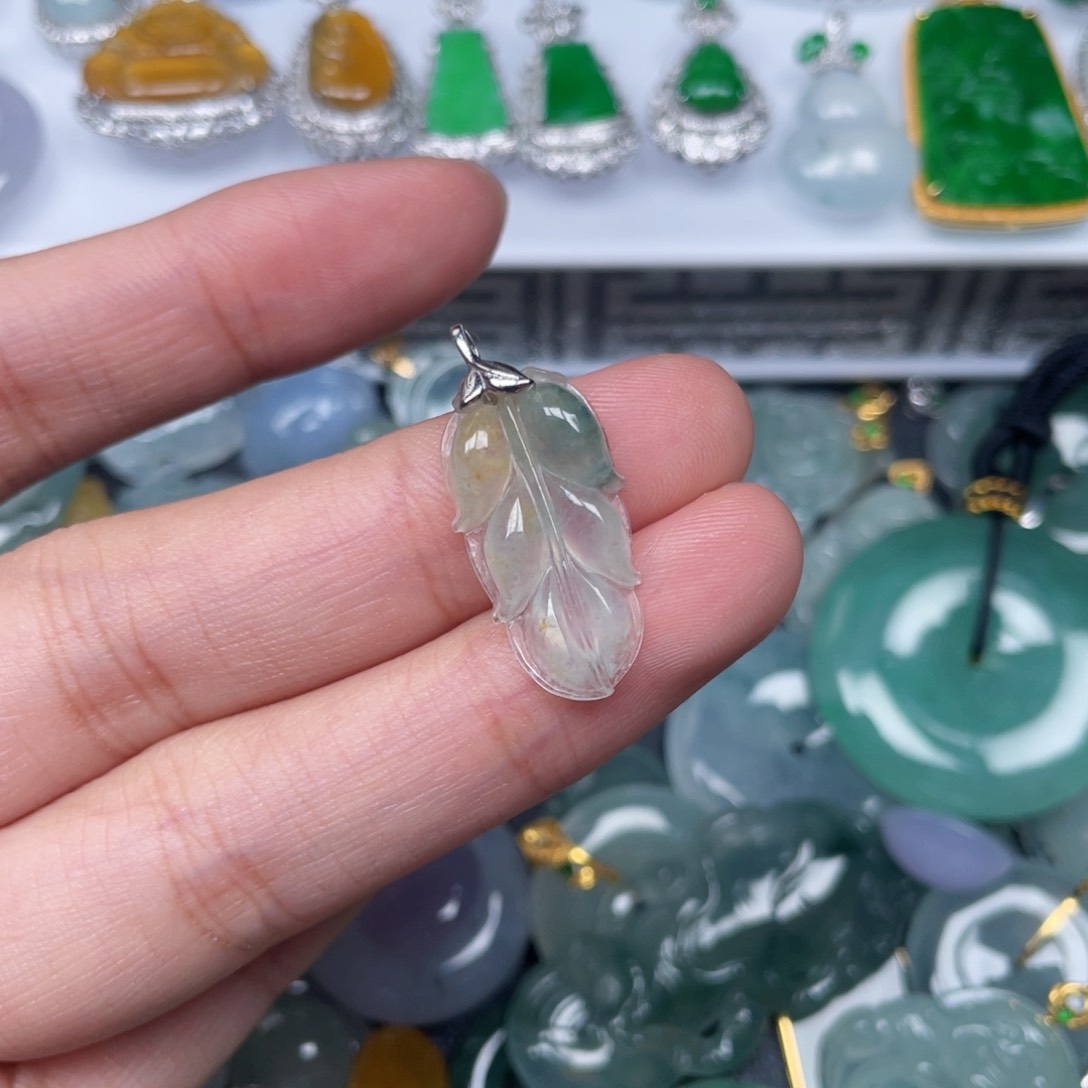 翡翠颈饰18K金镶嵌翡翠
