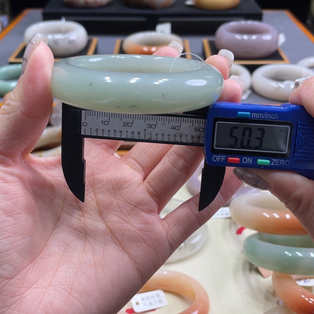 石英质玉未镶嵌手镯