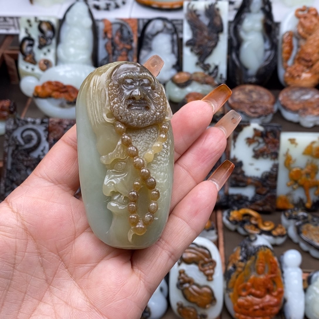 颈饰未镶嵌和田玉