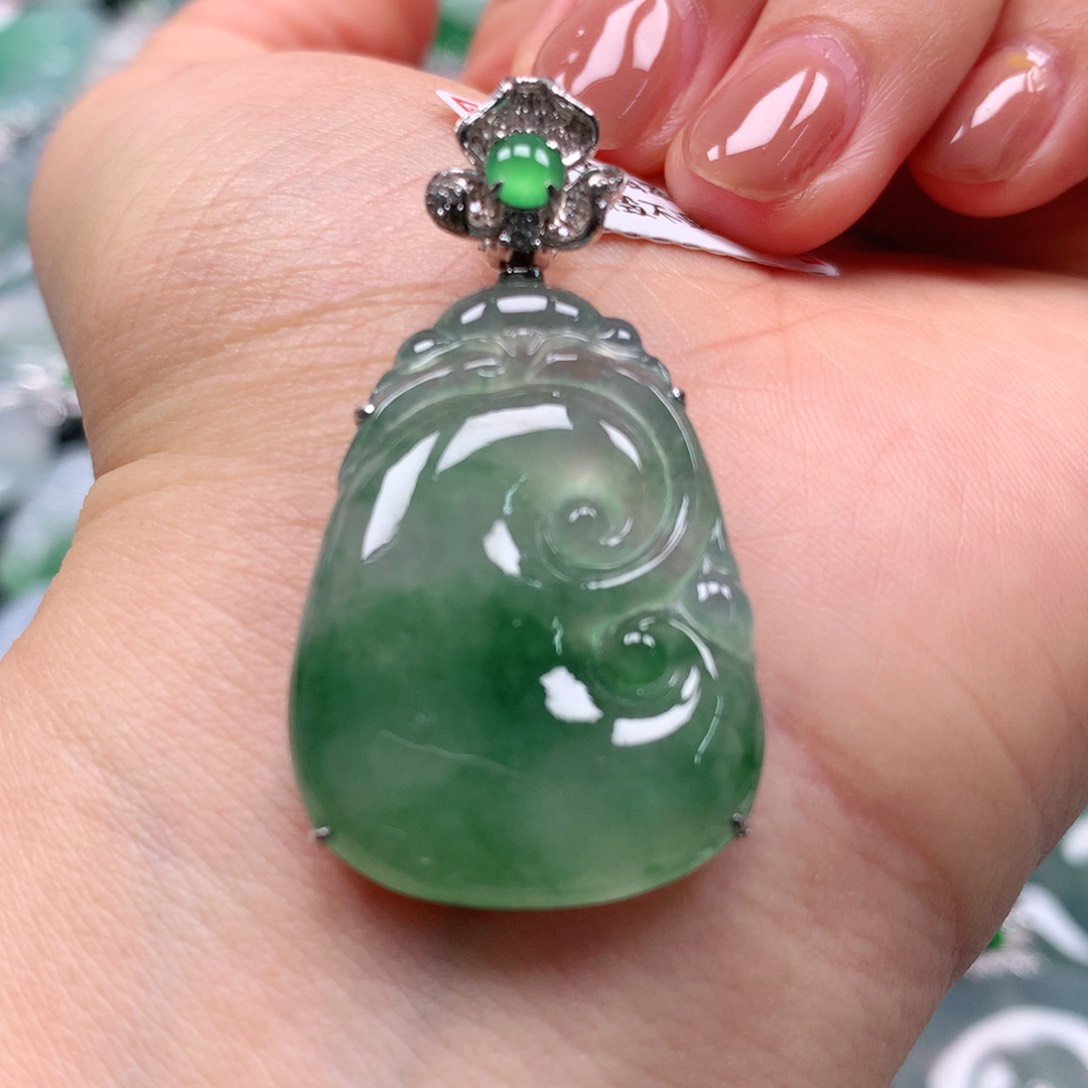 翡翠颈饰18K金镶嵌天然翡翠