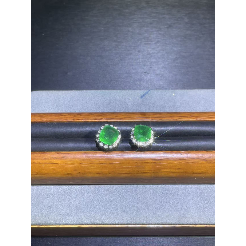 a9474白托微镶绿色耳钉多样发