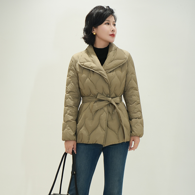 常规款翻领薄款宽松型保暖鹅绒服女装休闲羽绒406031