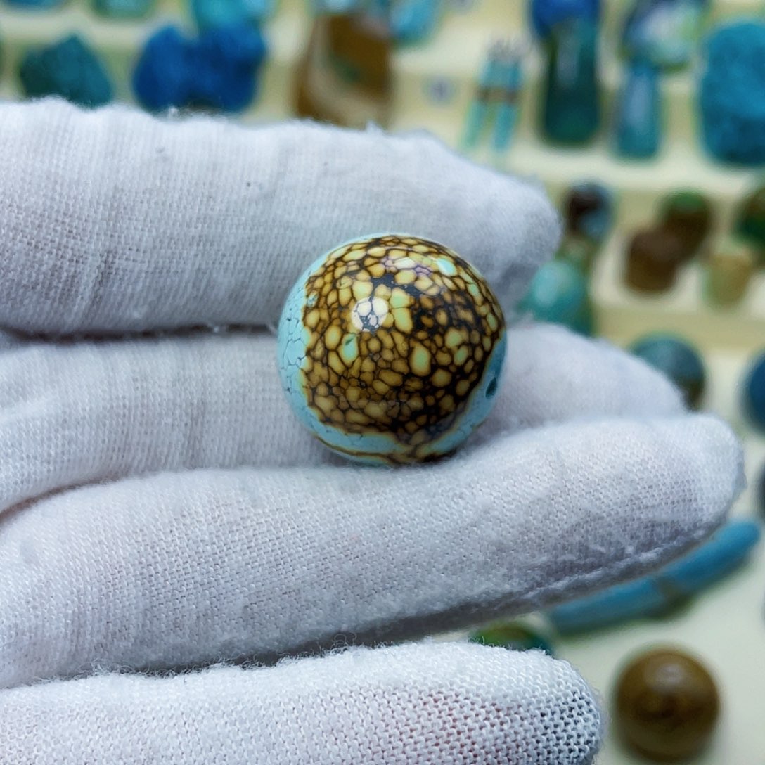 绿松石颈饰未镶嵌