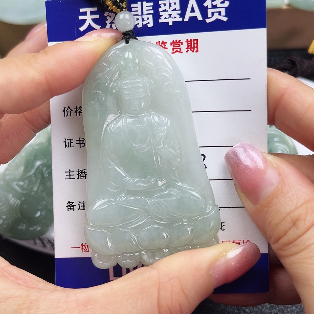 翡翠未镶嵌颈饰     