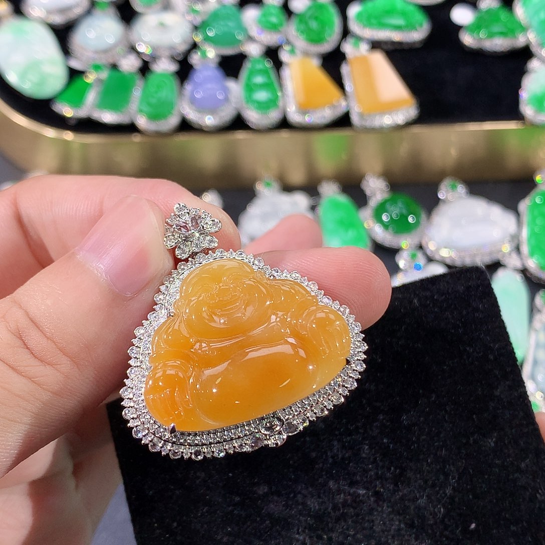 翡翠18K金镶嵌颈饰