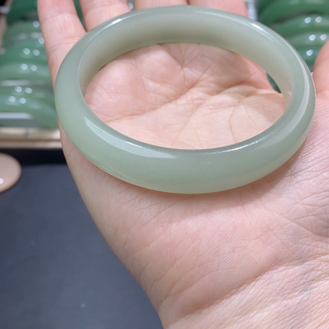 东陵石手镯未镶嵌人****纸