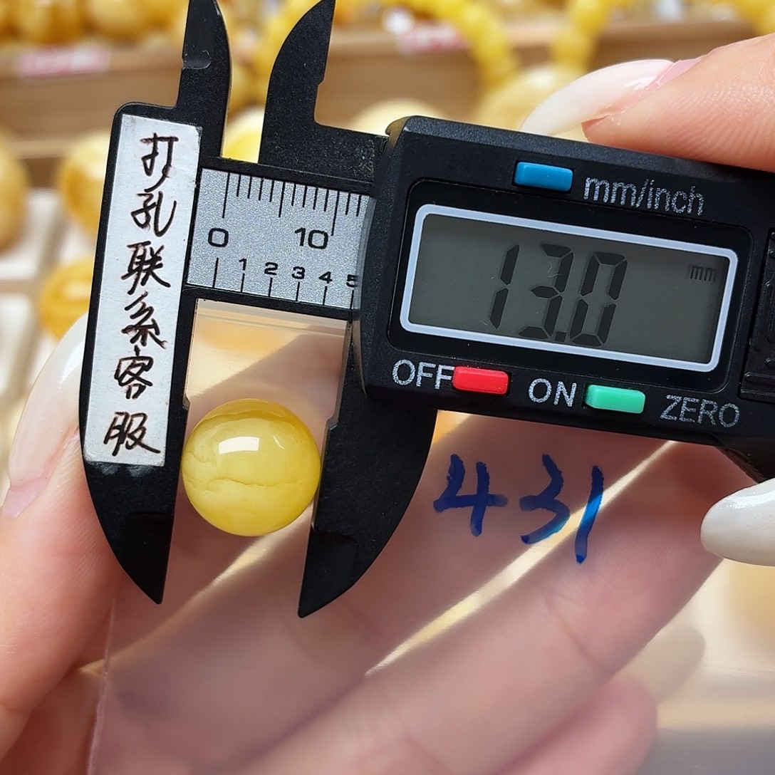 卜***生蜜蜡未镶嵌裸石蜜蜡